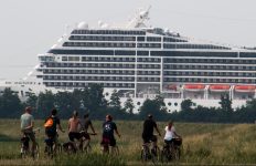 op de pedalen door de ijmond