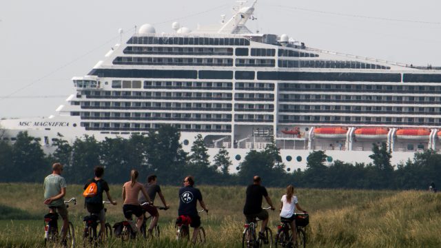 op de pedalen door de ijmond