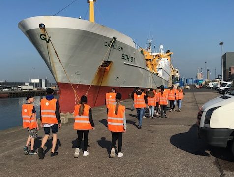 Leerlingen Vellesan op bezoek bij Cornelis Vrolijk