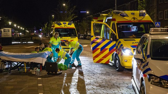 Man ernstig gewond na val met scooter