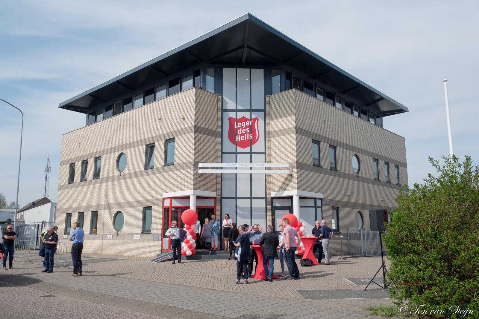Bedrijfsbureau Leger des Heils Noord-Holland feestelijk geopend in Velserbroek