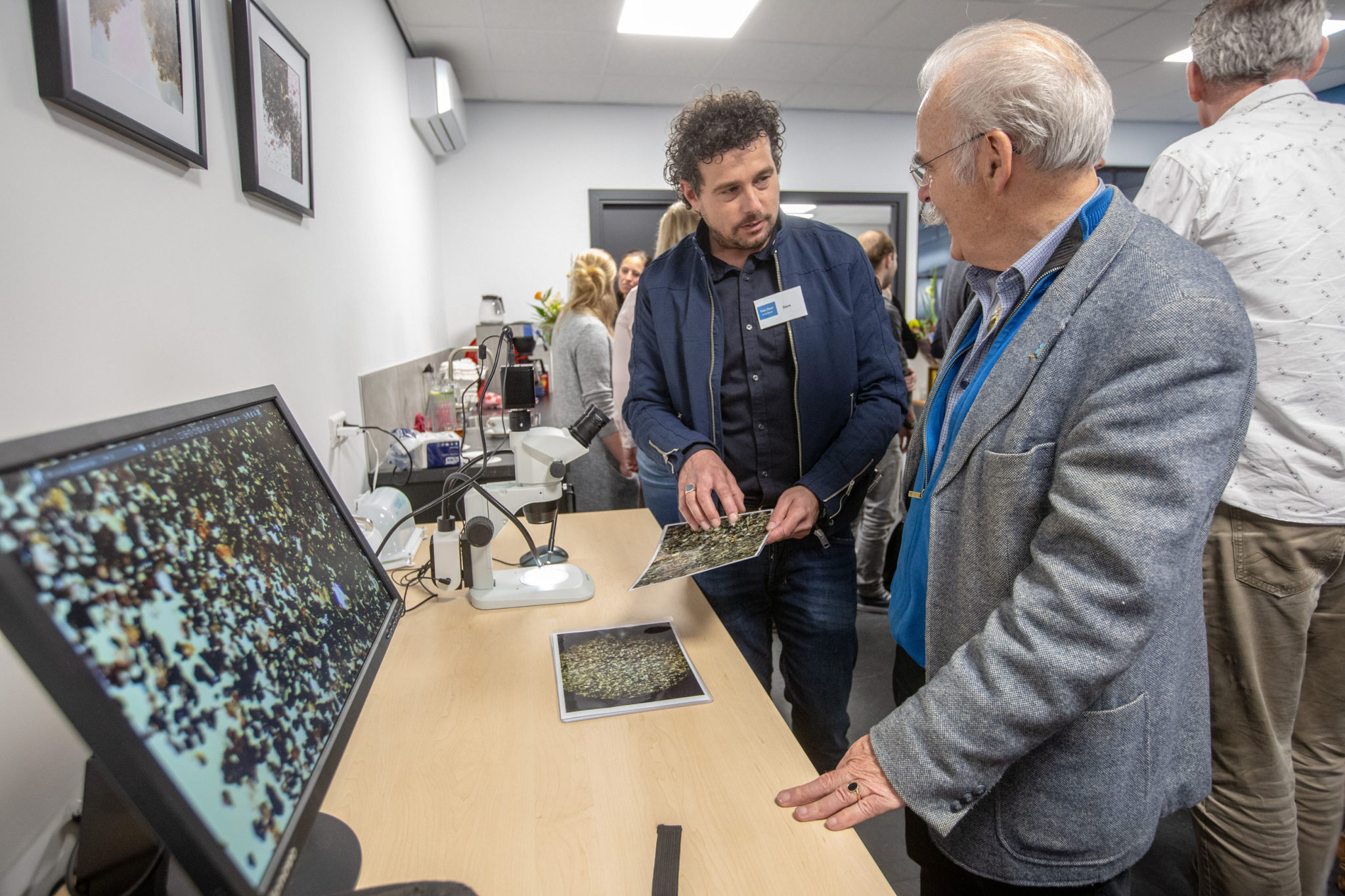 Informatieloket van Tata Steel in Wijk aan Zee geopend Jutter Hofgeest