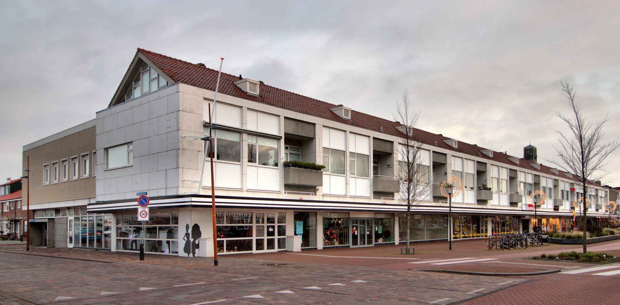 Typisch IJmuiden: het voormalige pand van V\u0026D - Jutter | Hofgeest