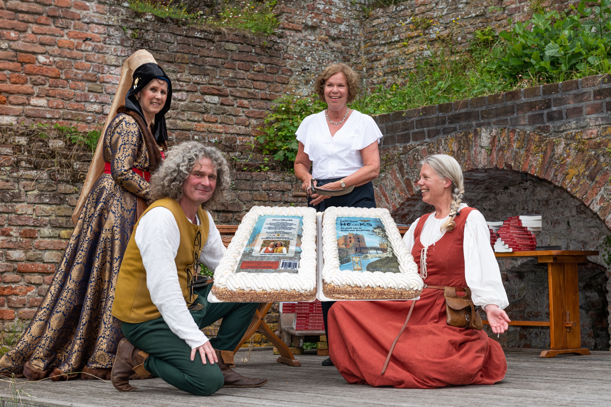 Een boek om van te smullen: Juffrouw Hendriks, de vloek van de Ruïne