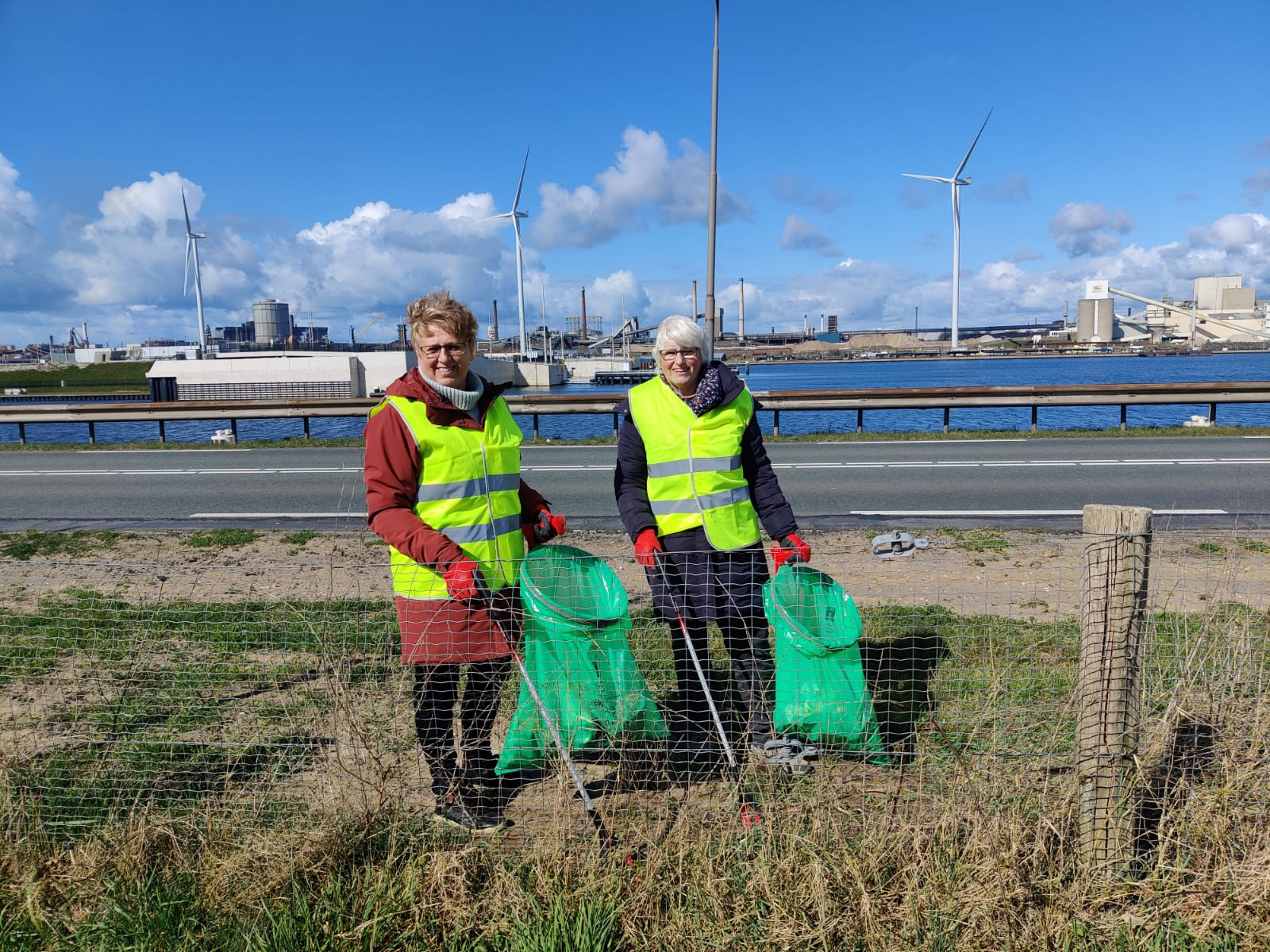 Zussen steken handen uit de mouwen - Jutter | Hofgeest
