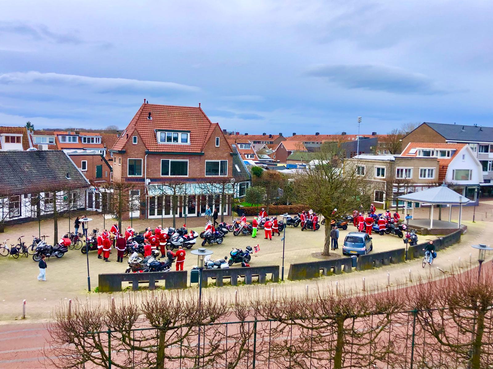 Santa’s in Santpoort in actie voor het goede doel