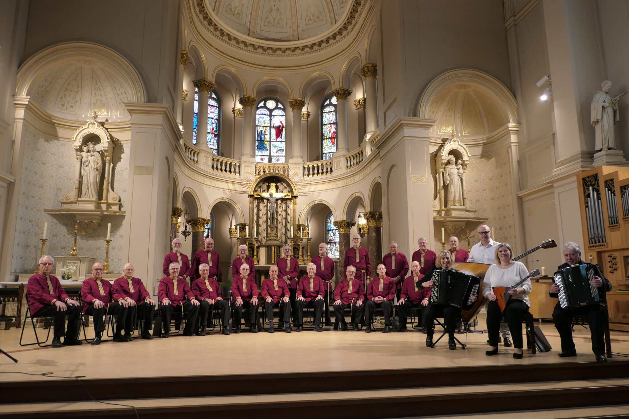 Alphens Kozakkenkoor bezoekt de Naaldkerk
