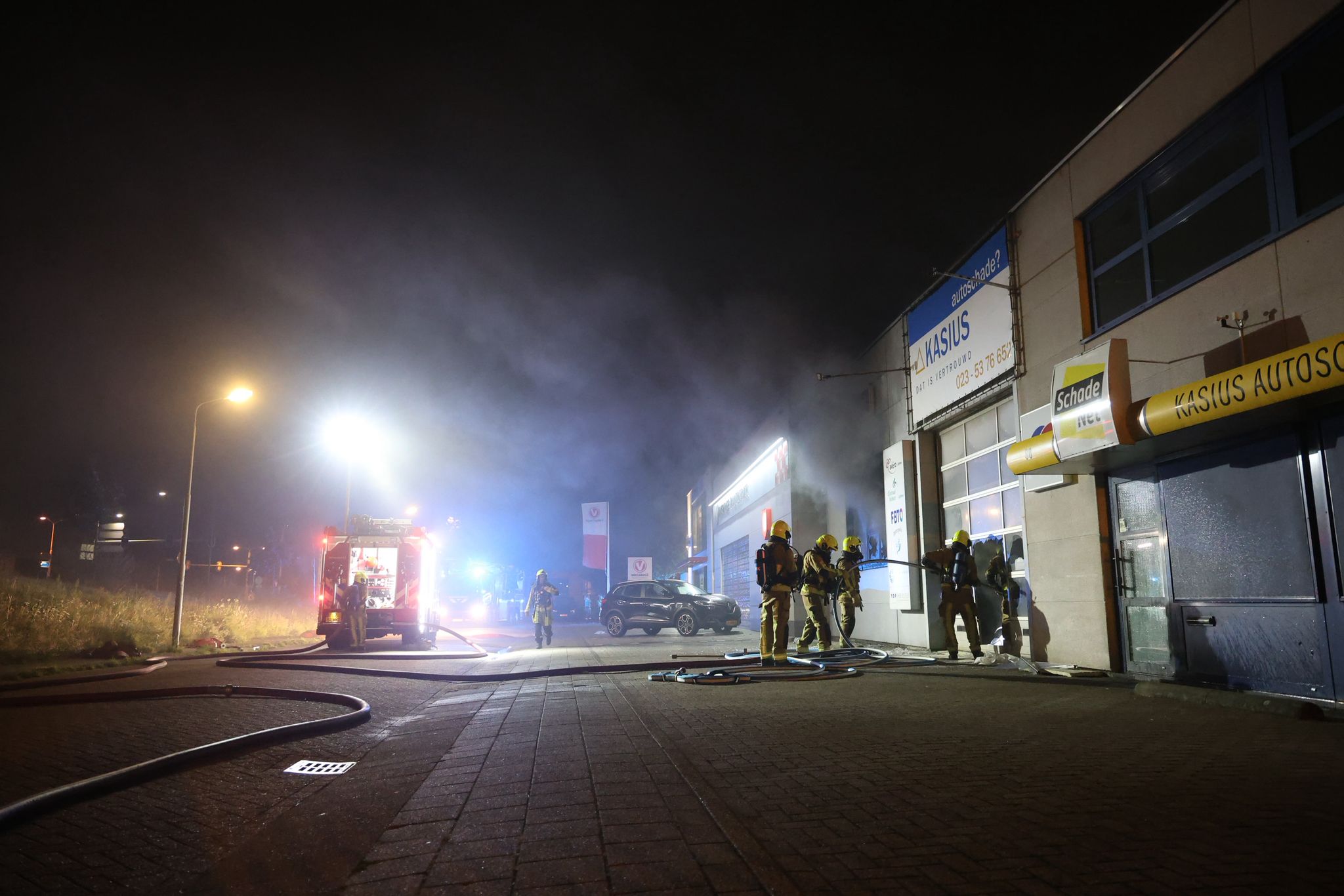 Brand aan Ambachtsweg in Velserbroek