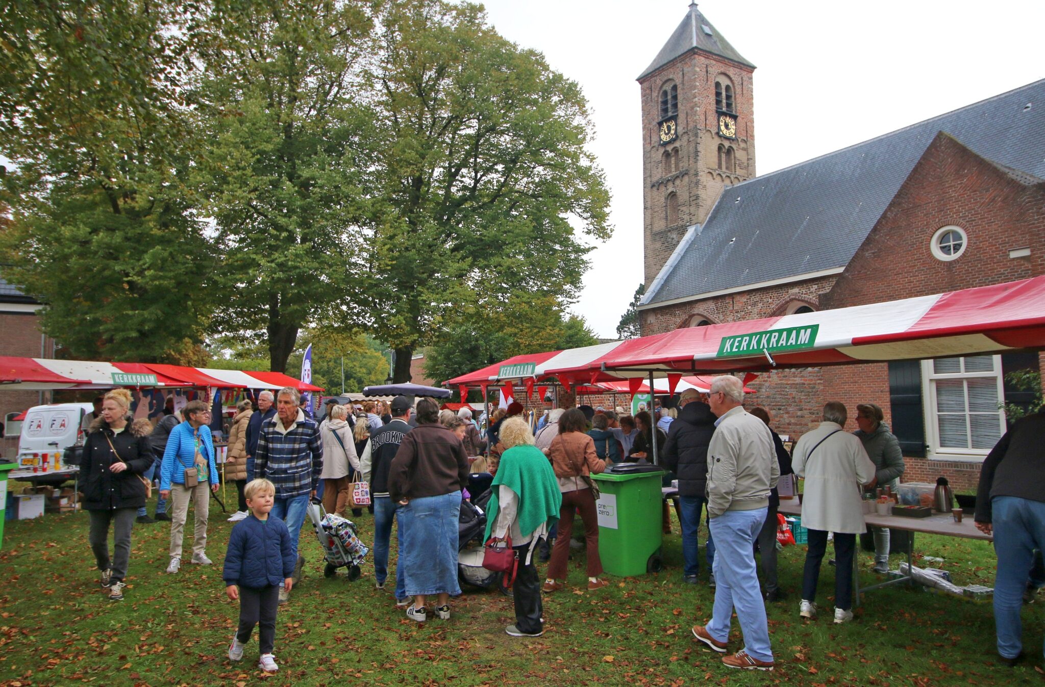 Traditionele maar springlevende Jaarmarkt Oud Velsen