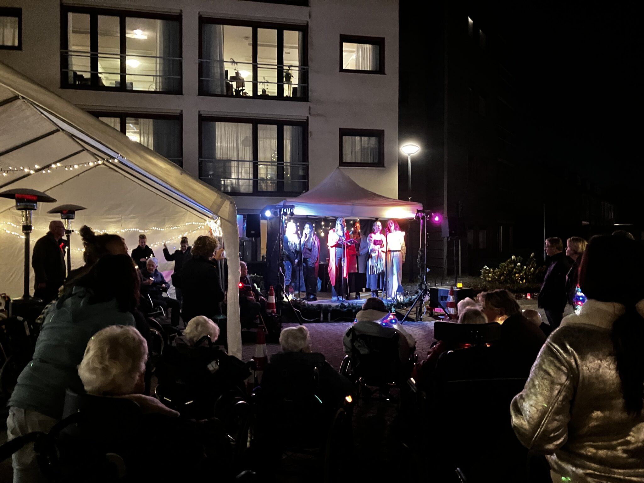 Geslaagde lichtjeswandeling voor bewoners Huis ter Hagen