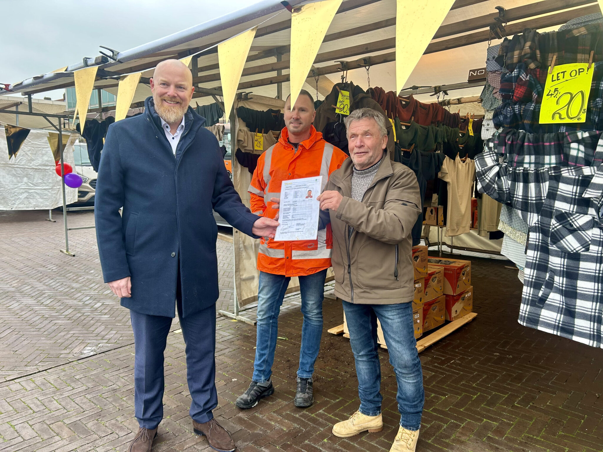 Maurice moet van hogerhand stoppen op de markt in IJmuiden