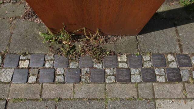 Stolperstein aan de Duinlustparkweg bij Huize Dina