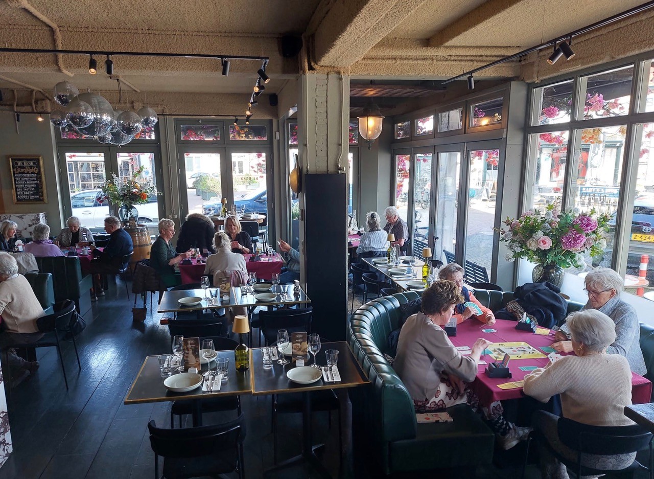 Gezellige drukte bij eerste Santpoortse Kroegenbridge