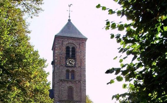 Rondleiding in en om de eeuwenoude Engelmunduskerk