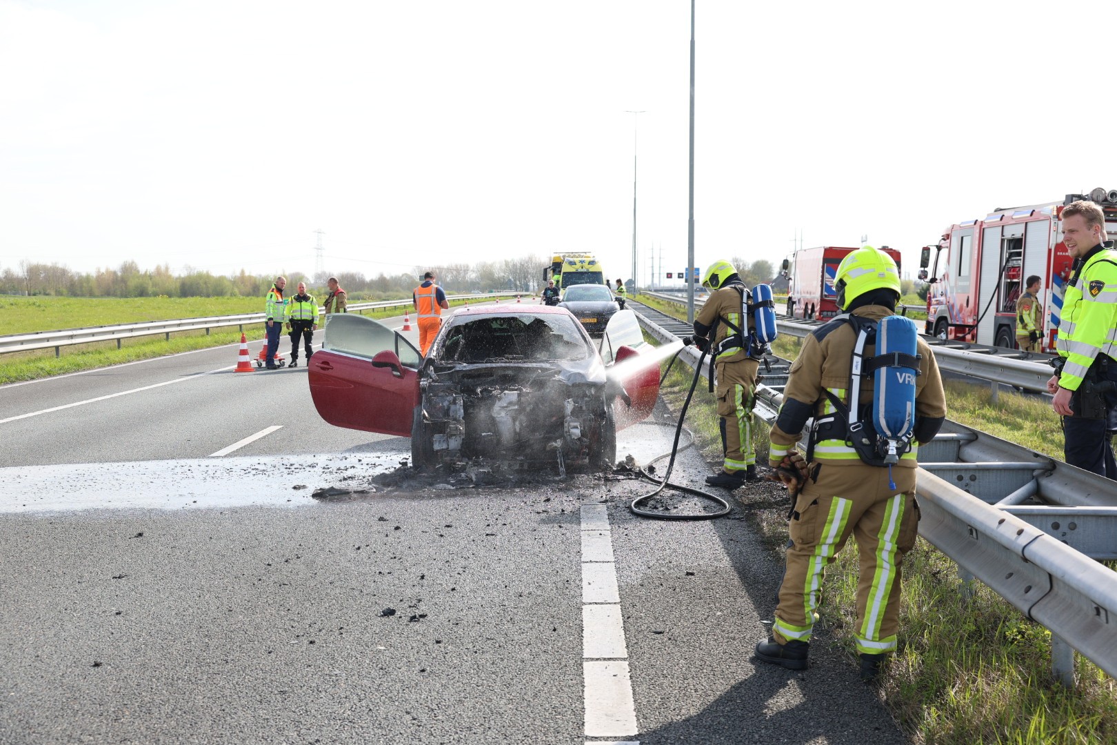 Voertuig in brand na ongeval op A9 bij Beverwijk