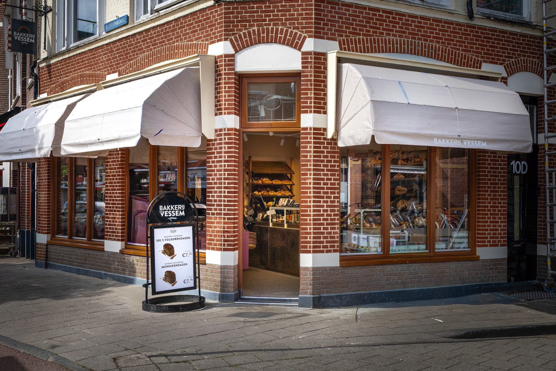Bakkerij van Vessem brengt historische winkel in Kleverpark terug naar 1907