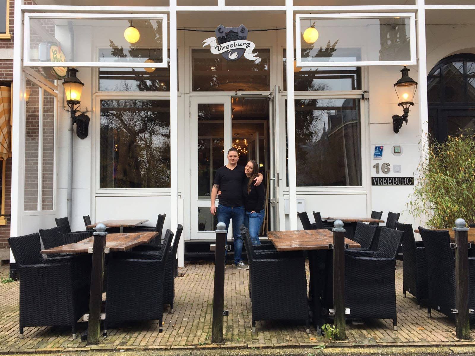 Wisseling van de wacht bij de ‘huiskamer van Bloemendaal’: feestweek met muziek en bingo