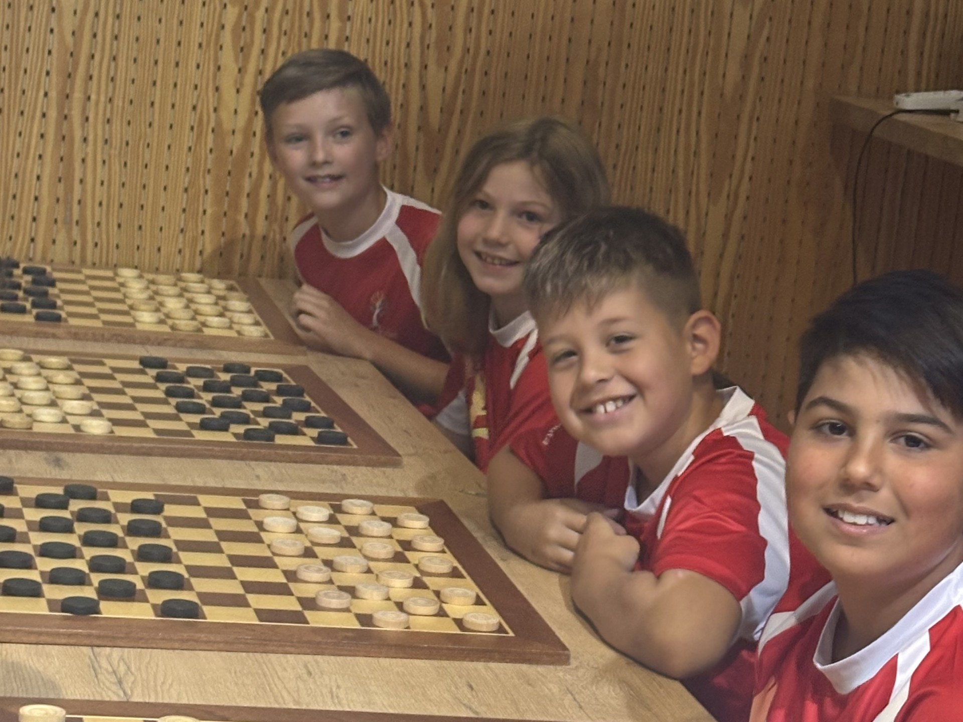 Welpenteam De Beekvliet schrijft geschiedenis op Nederlands Schooldamkampioenschap