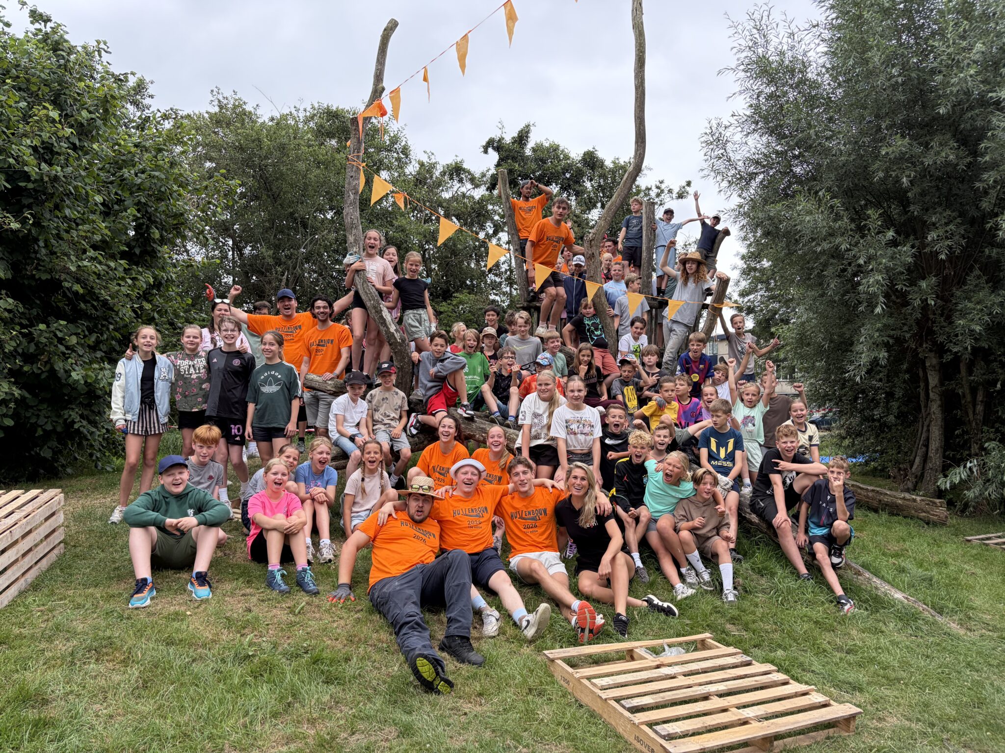Voor de 15e keer huttenbouwdorp in natuurspeeltuin Velserbroek
